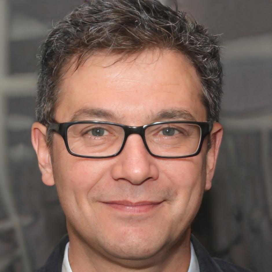 Портрет викладача Максима Петренка